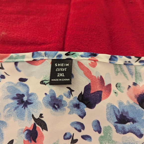 Shein floral blouse - Picture 4 of 4